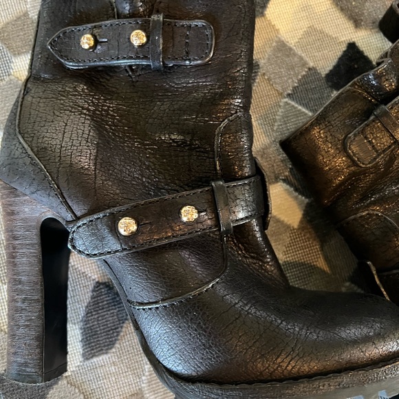 Tory Burch Black Ankle bootie!! Gently worn. Women’s size 6 - Picture 6 of 6
